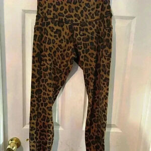Legend leggings. Gently used. Leapord print. Brown and black. Size Medium.